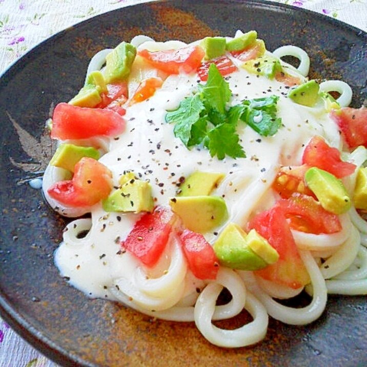 まろやかウマ~♪豆腐クリームのアボトマうどん